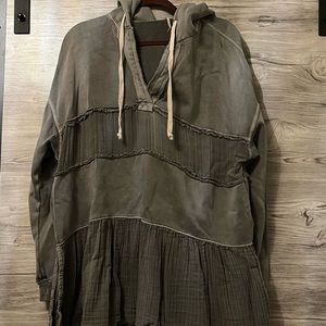 Free People hooded sweatshirt. Tags removed, never worn.